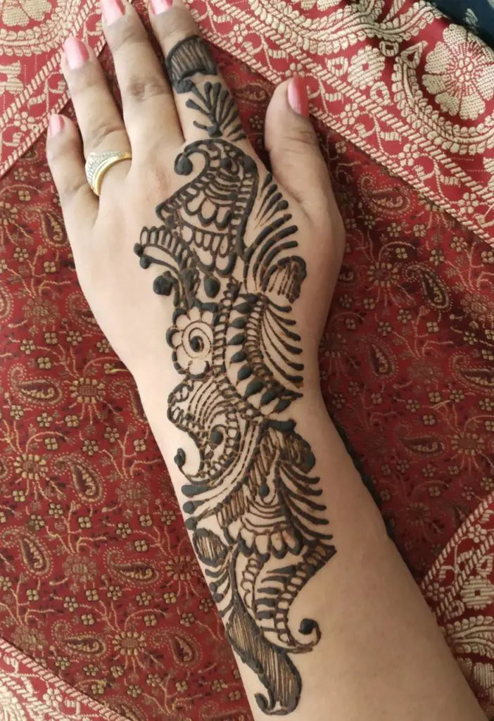 Latest Mehndi designs for back hand 2022
